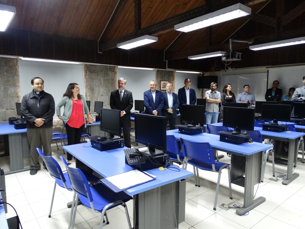 Completa Renovacion De Computadores En Laboratorio De Ingles Universidad Catolica Del Maule