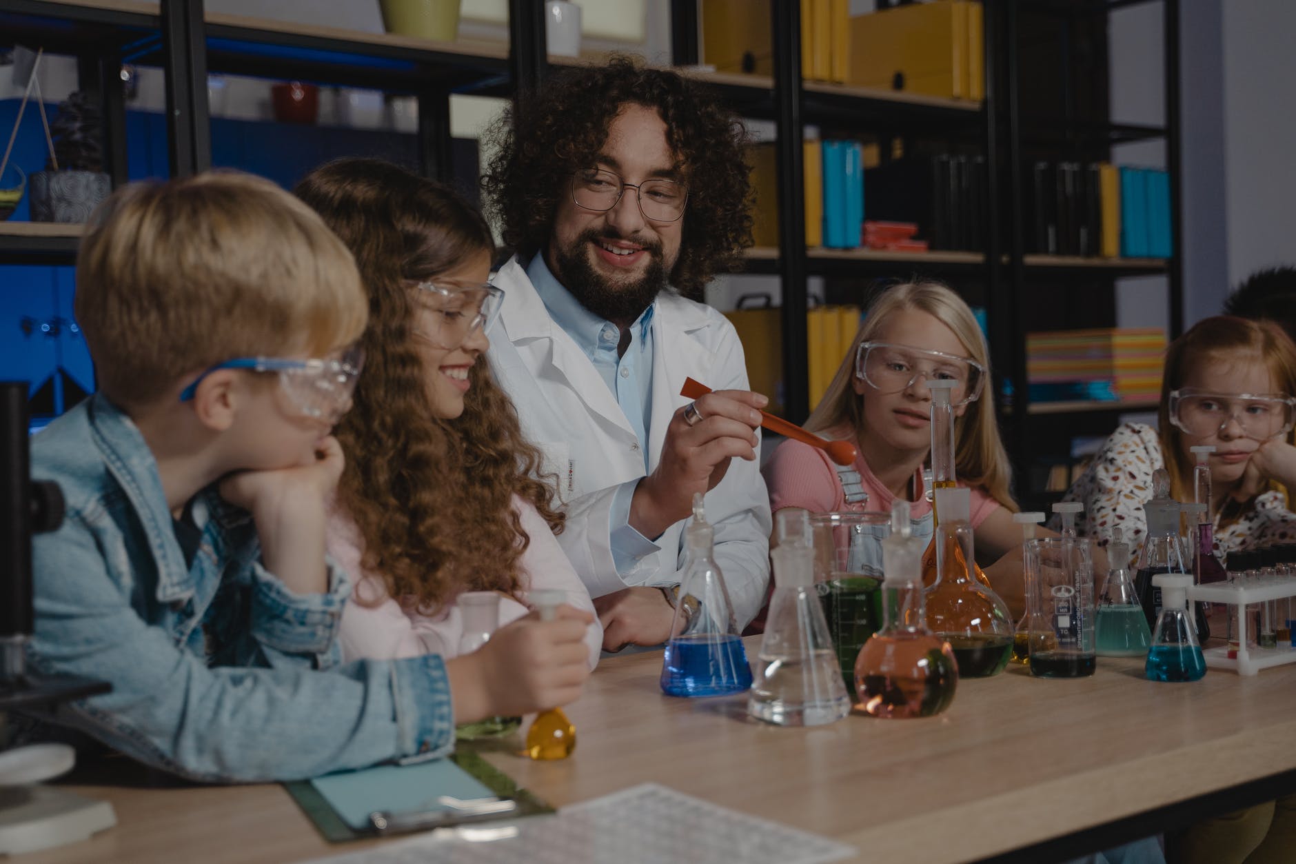 Académicos destacan la metodología de Aprendizaje Basado en Proyectos para una mejor educación