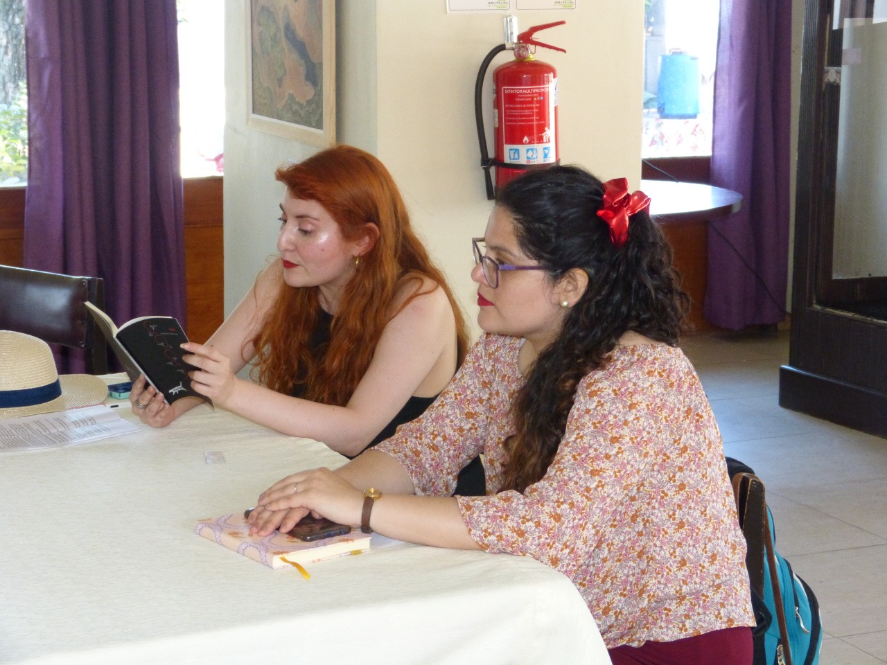 La escritora y egresada de Pedagogía en Lengua Castellana y Comunicación de la UCM Gabriela Albornoz Salas presentó su libro “tajo”