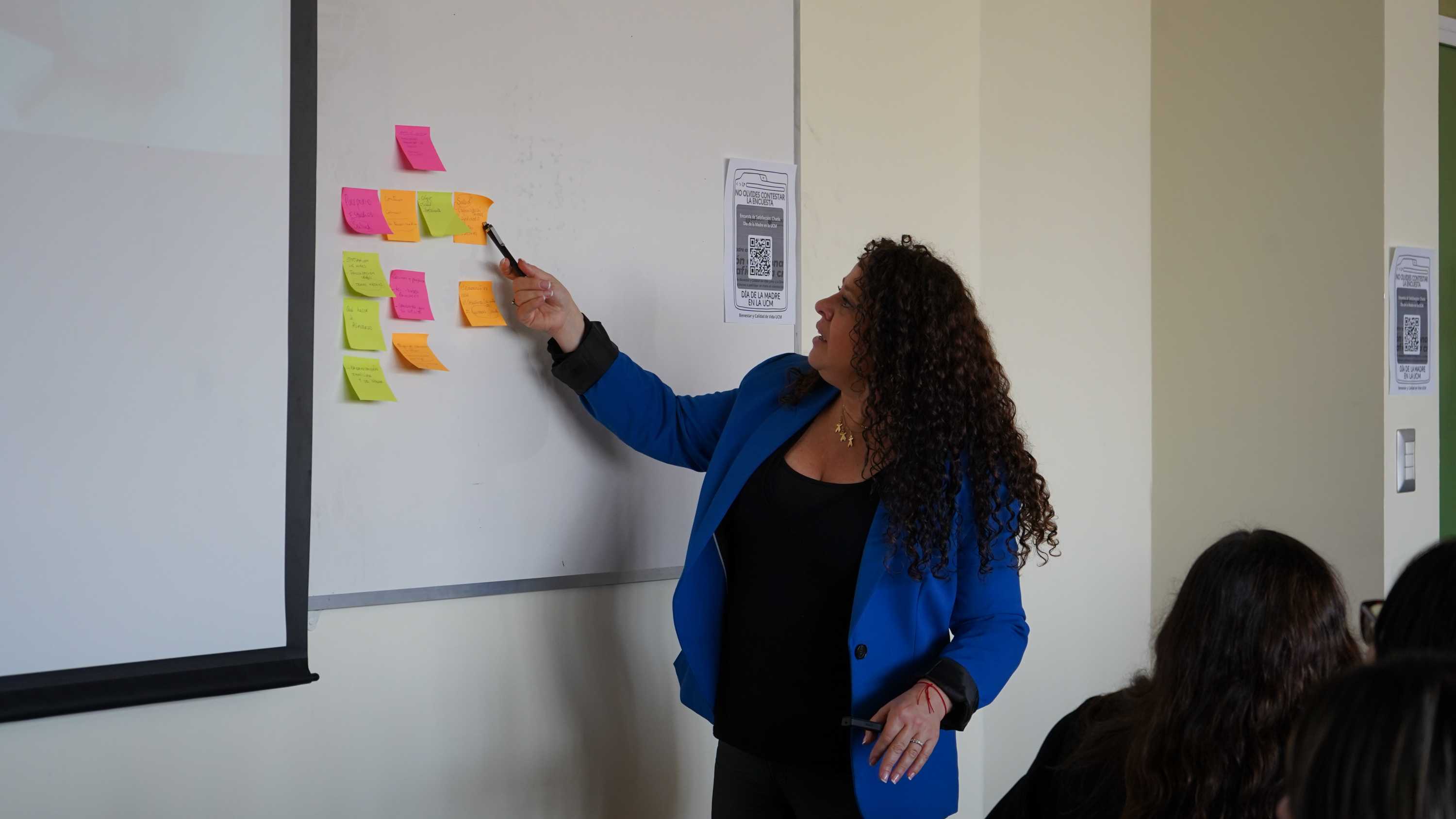 Funcionarias UCM participaron en taller del día de la madre