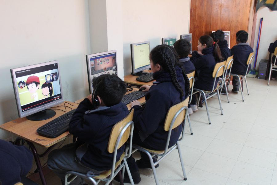 Colegio Uruguay de Curicó agradece donación de computadores