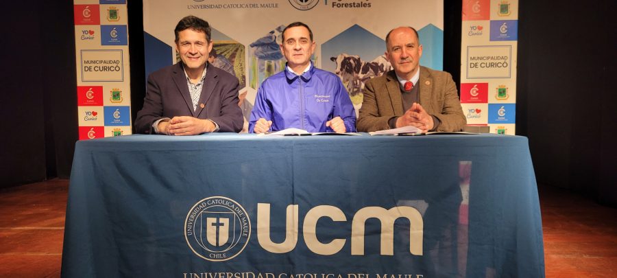 UCM y Municipalidad de Curicó firman convenio marco de cooperación institucional