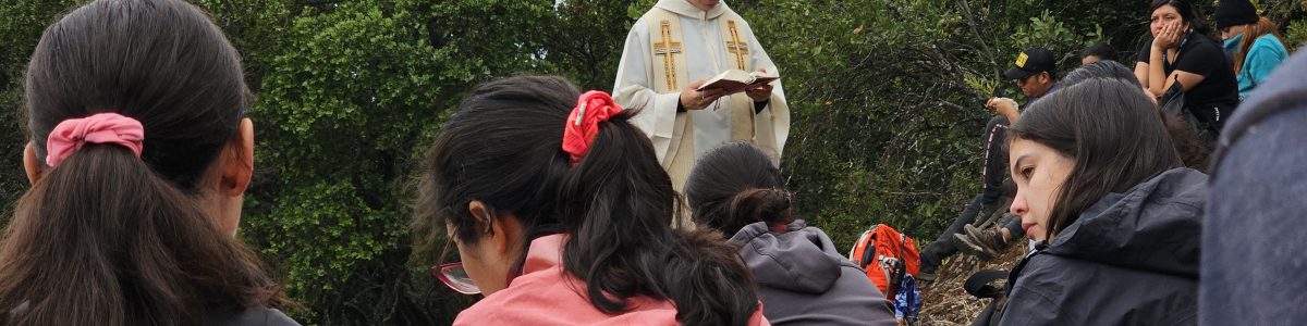 La Pastoral UCM alcanza la Cumbre de la Piedra en el Aire en un masivo y significativo trekking