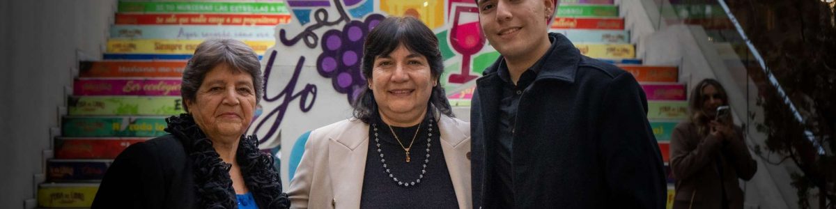 Esfuerzo y perseverancia: Titulada UCM de 60 años obtuvo el premio al rendimiento académico