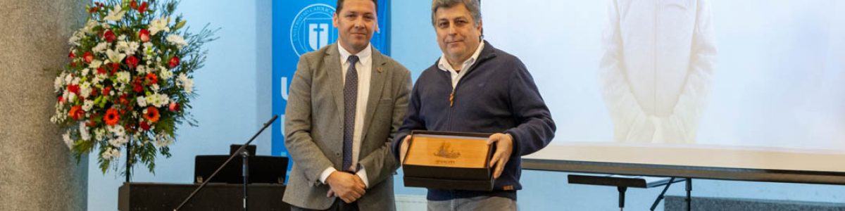 Dr. Rómulo Santelices: Reconocimiento 30 años de servicio UCM