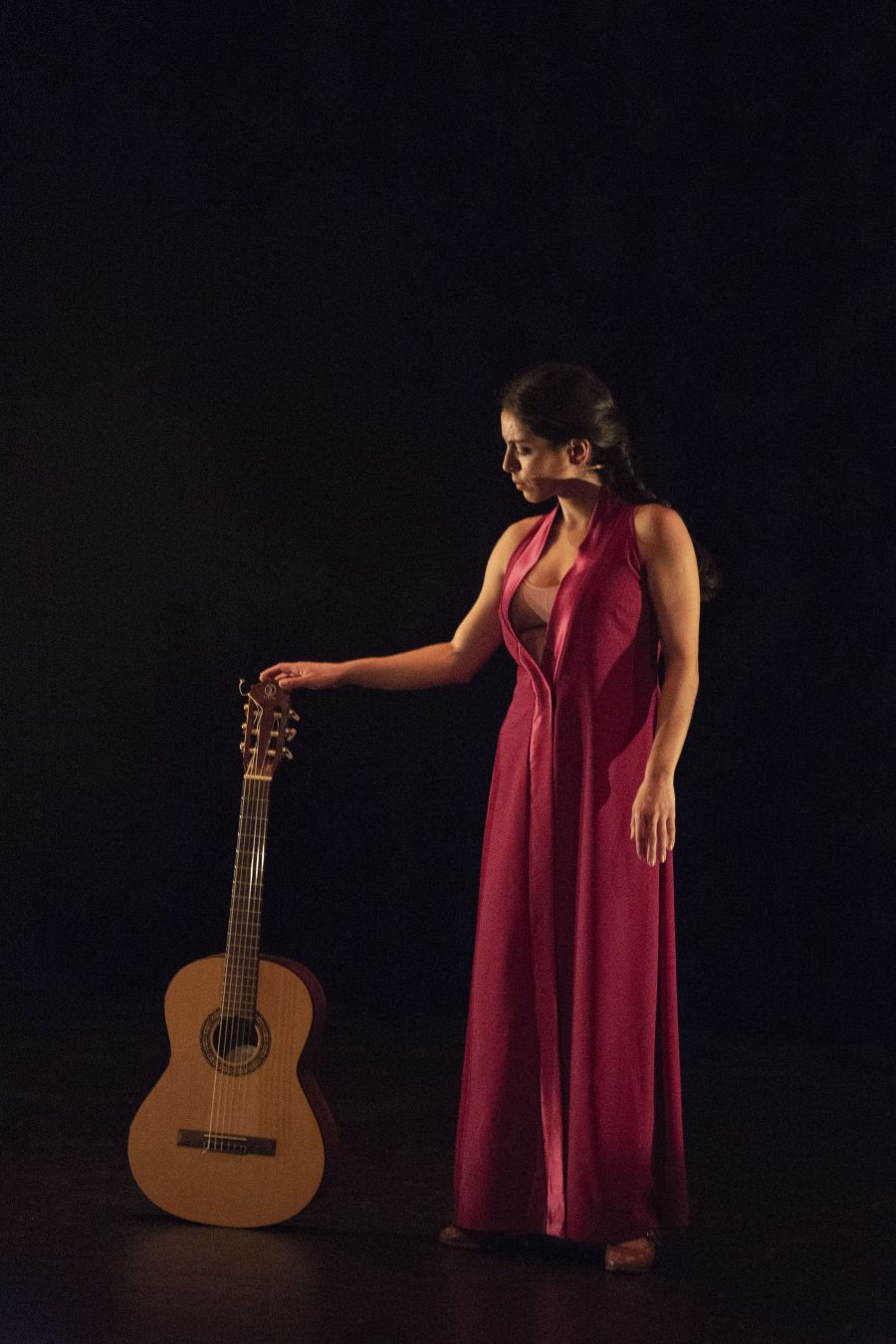 “Envioletá: Un estudio” llega a Curicó para reencontrarnos con la obra de Violeta Parra desde la danza contemporánea