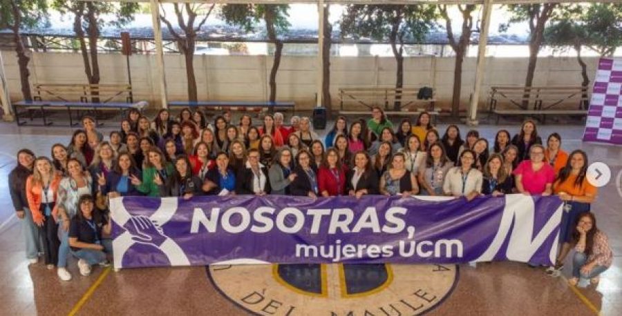 UCM Curicó conmemoró el mes de la mujer con icónica fotografía