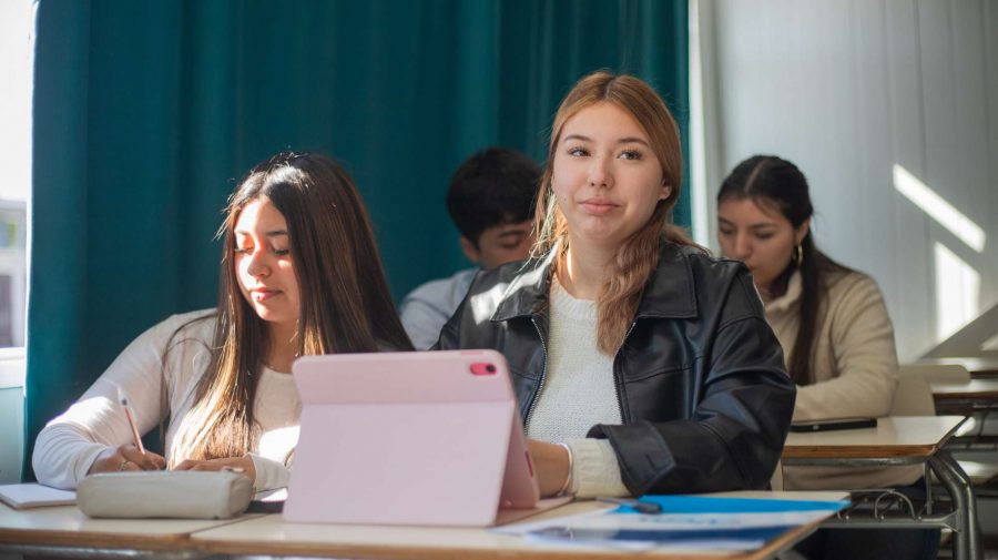 Subsecretaria de Relaciones Exteriores reacciona al trabajo de estudiante de la carrera de Administración Pública