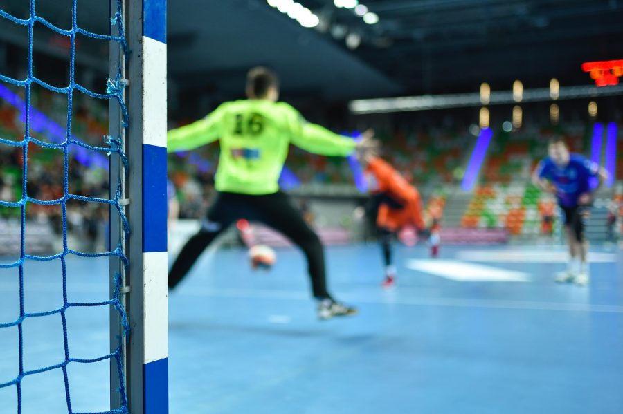 Estudiantes UCM se perfeccionan en balonmano en España, campeón europeo de la disciplina