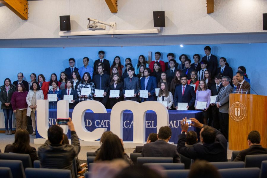Reconocimiento a la excelencia: UCM premió con beca de honor por admisión a estudiantes de primer año