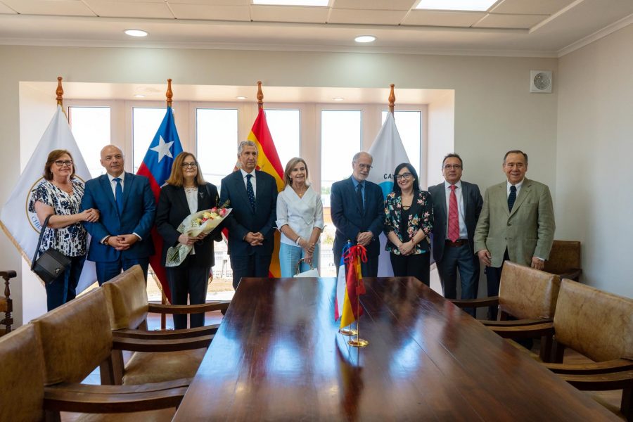Embajador de España visitó el CAT Español UCM: “Es un compromiso de colaboración y cooperación España-Chile”