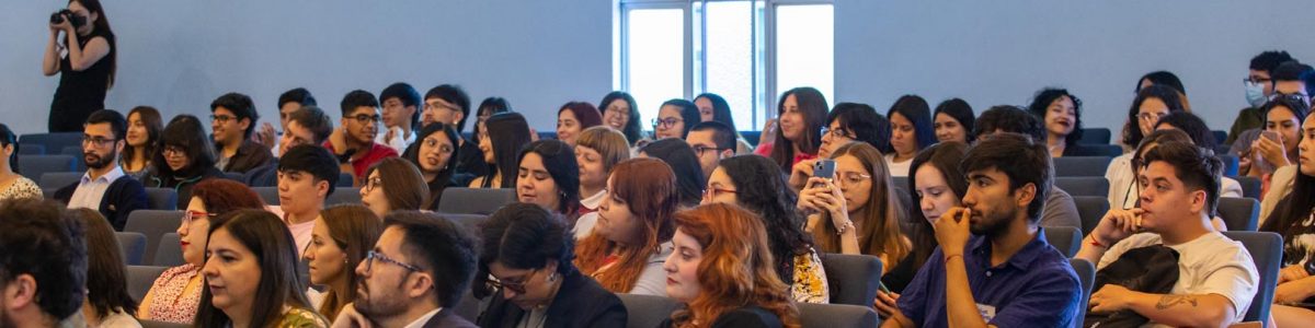 Dr. Daniel Cassany realizó conferencia sobre la enseñanza con videos: ¿Es posible replicarlo en Chile?