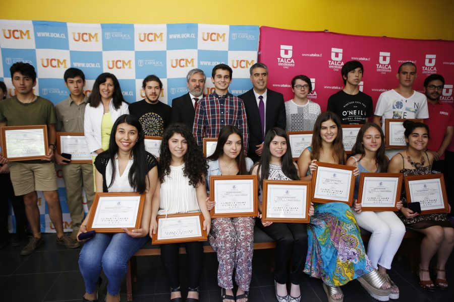 Mejores puntajes de la PSU y ranking de notas fueron homenajeados por universidades maulinas del Cruch