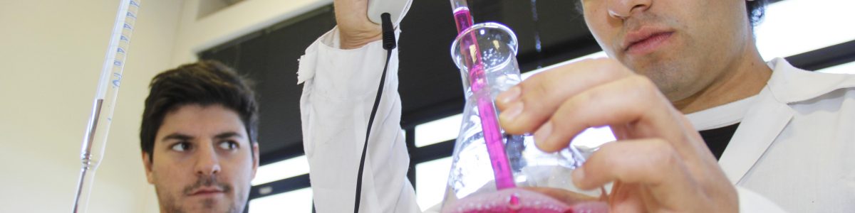 Entregan recomendaciones para enfrentar desafíos en química y biología en la universidad