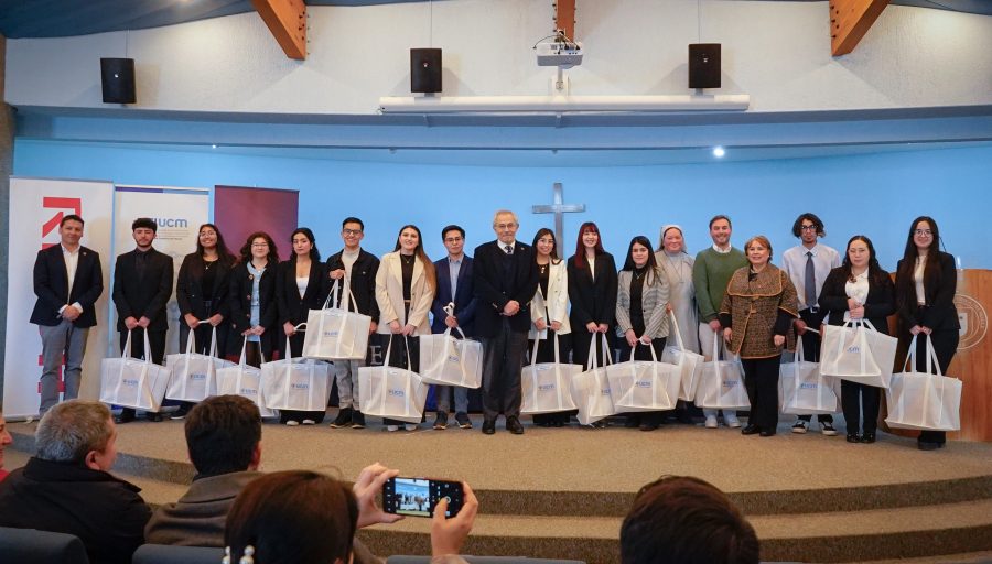 Estudiantes fueron reconocidos por su excelencia académica con la entrega de la Beca de Honor 2024 