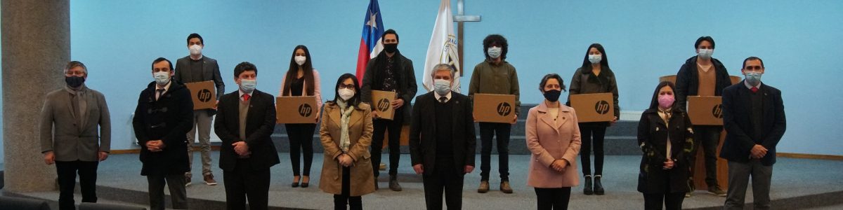 UCM premió con computadores a sus estudiantes destacados