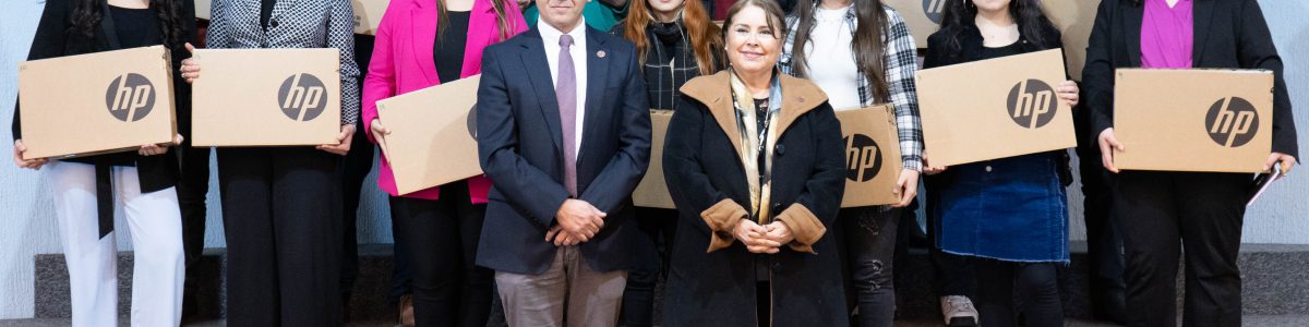 UCM premió con un notebook a sus estudiantes destacados