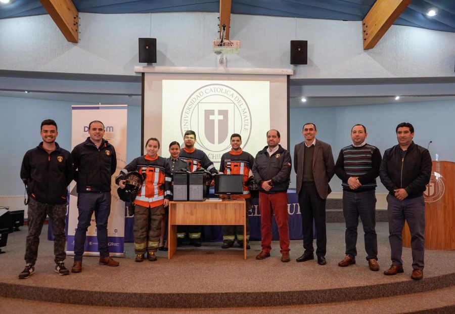 Bomberos de Talca, San Javier y Nirivilo recibieron donación de computadores de la UCM