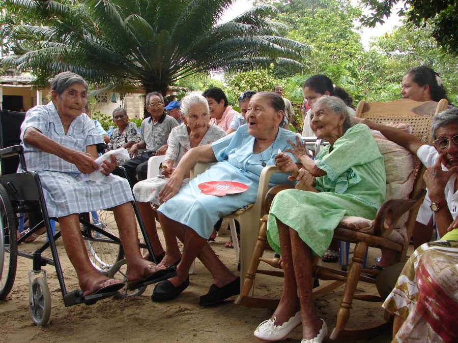 Experta UCM: “El feminismo y la sociedad no ha visibilizado a las mujeres mayores”