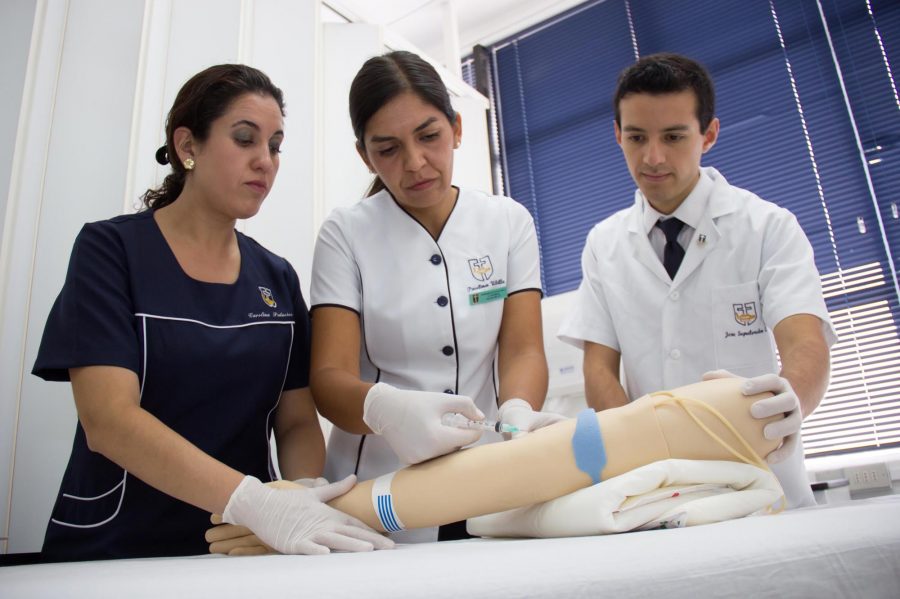 Enfermería UCM sube un año y logra 6 años de acreditación en Talca y Curicó