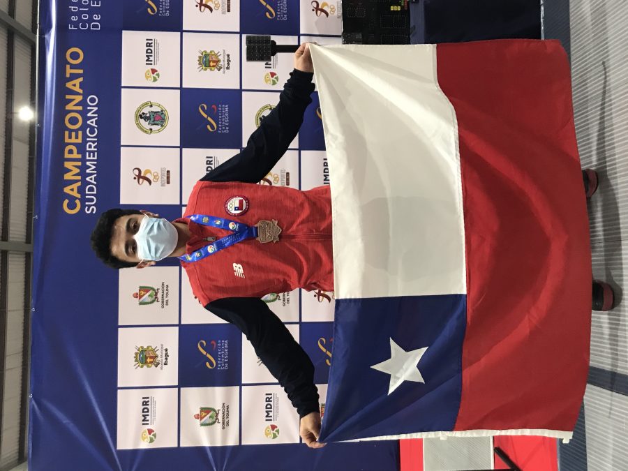 Estudiante de medicina de la UCM y esgrimista representará a Chile en el Panamericano Cadete Juvenil 2022 de Lima