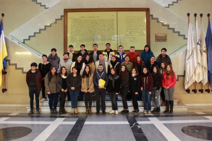 Estudiantes de Administración Pública  visitaron el Congreso Nacional