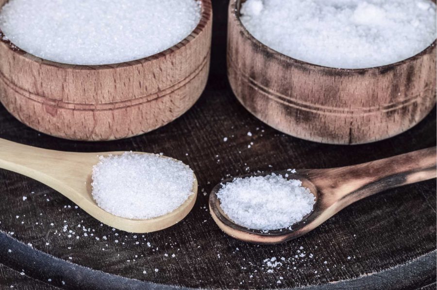 Sepa cómo evitar el excesivo consumo de sal y azúcar en las comidas