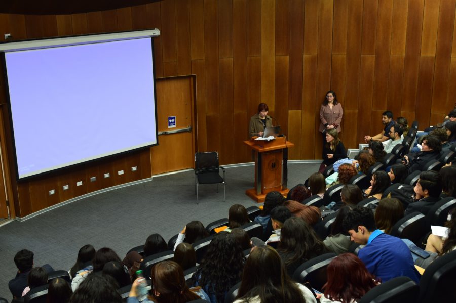 Charla conmemoró en la UCM los 80 años del Premio Nobel Gabriela Mistral