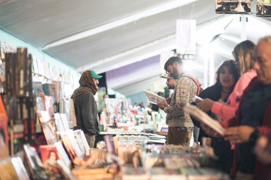 MÁS DE 60 MIL PERSONAS VISITARON LA FERIA DEL LIBRO INFANTIL Y JUVENIL DE TALCA ORGANIZADA POR LA UCM