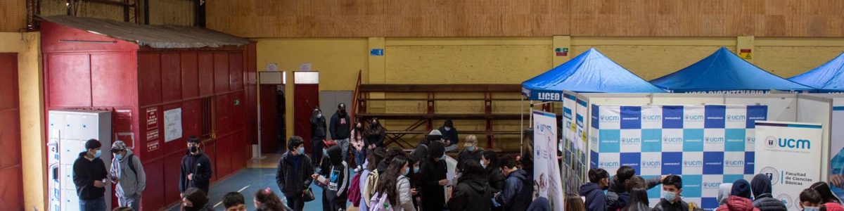 Todo un éxito: Cientos de estudiantes recibieron información sobre educación superior en la feria de la zona costa