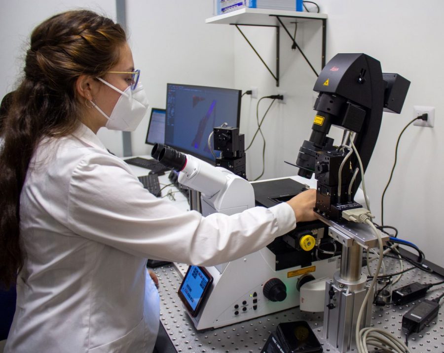 Microscopio confocal espectral más moderno de Sudamérica ya está en la UCM al servicio de la investigación