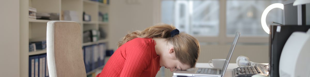 Día Mundial del Sueño: Especialistas entregan “tips” para dormir bien y así rendir mejor en los estudios y trabajo