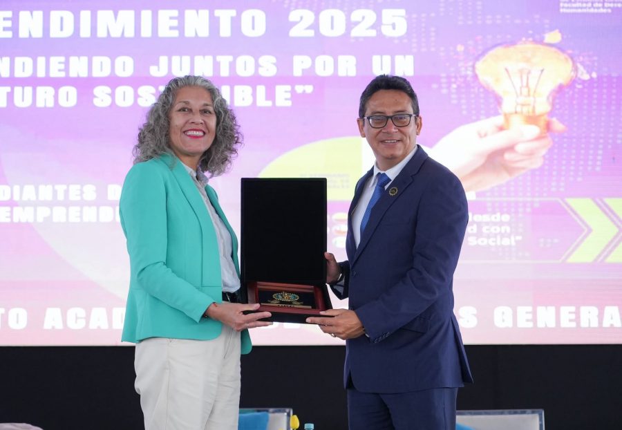 UCM fomenta el emprendimiento con compromiso social en seminario realizado en Perú