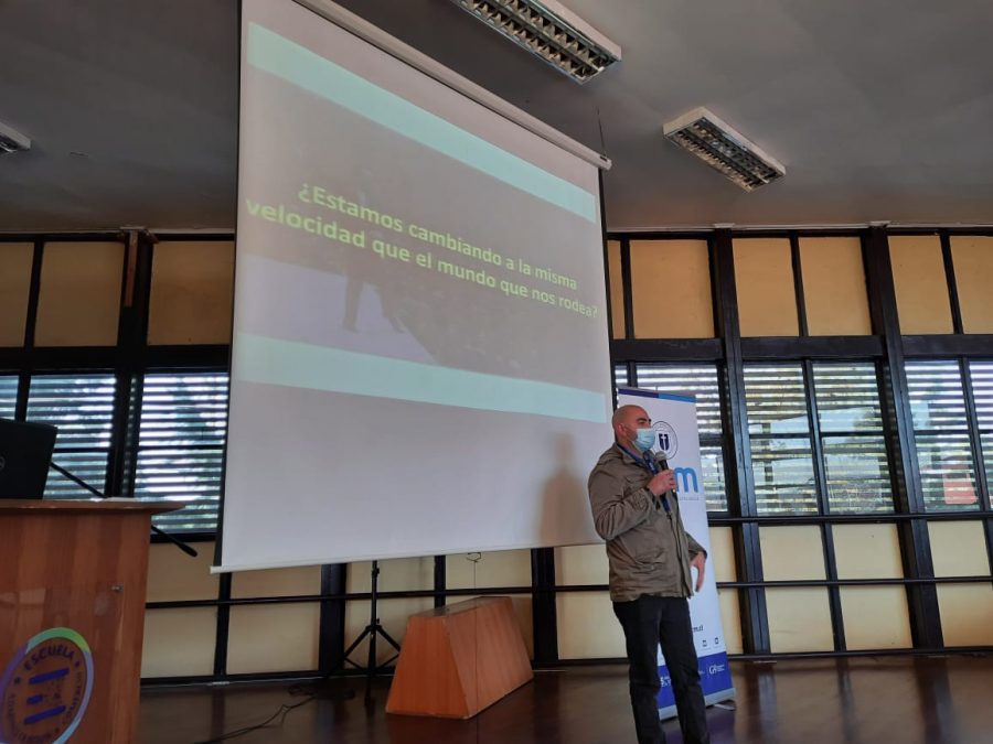 Coordinador de Campus Sustentable expuso ante estudiantes escolares en la semana del medio ambiente