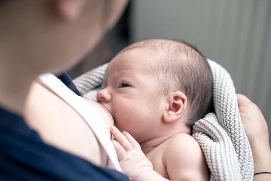 Lactancia y Covid-19: no hay evidencia de contagio mediante la leche materna y sus beneficios superan los riesgos