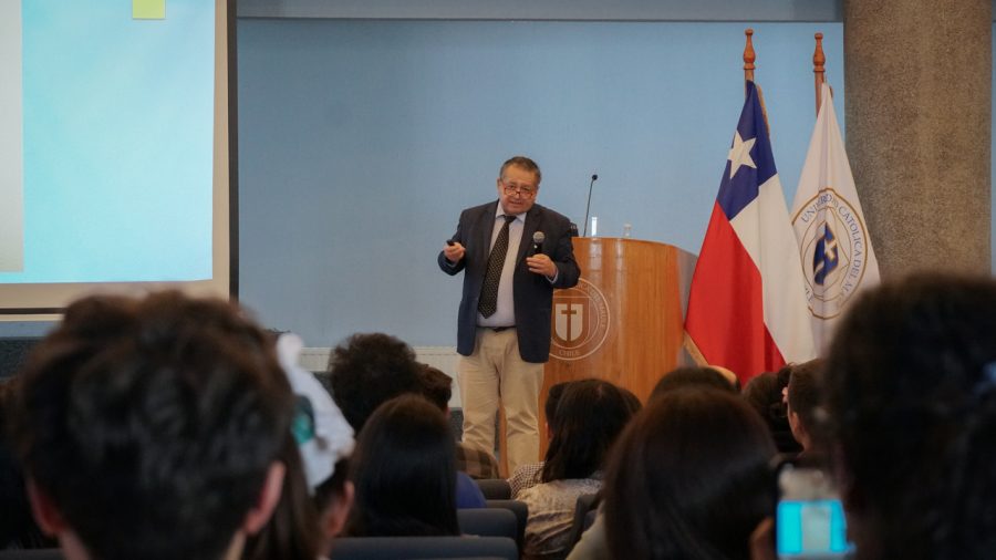 UCM lanzó el “Atlas Fotográfico de Anatomía Ósea del Esqueleto Apendicular” en el marco de los 20 años de la Facultad de Medicina