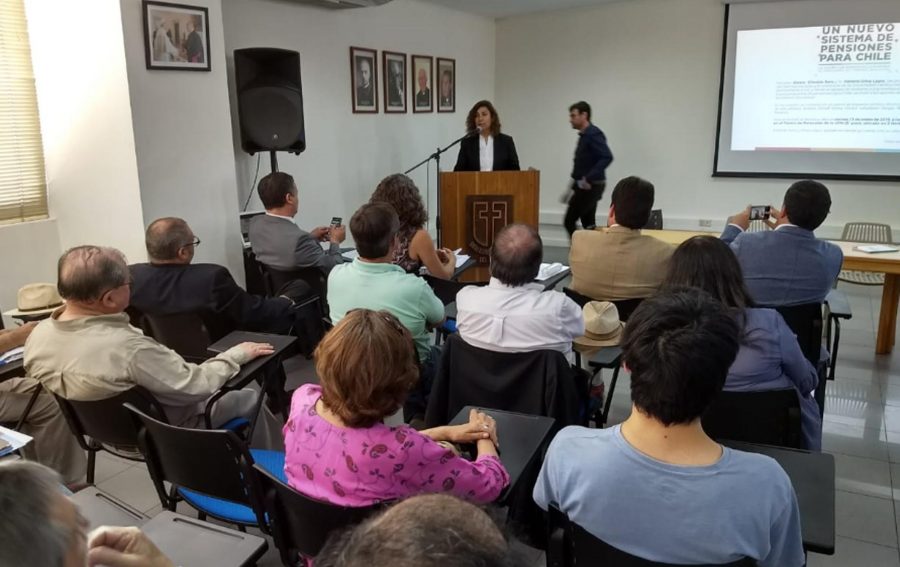 Libro “Un nuevo sistema de pensiones para Chile” fue presentado en Talca