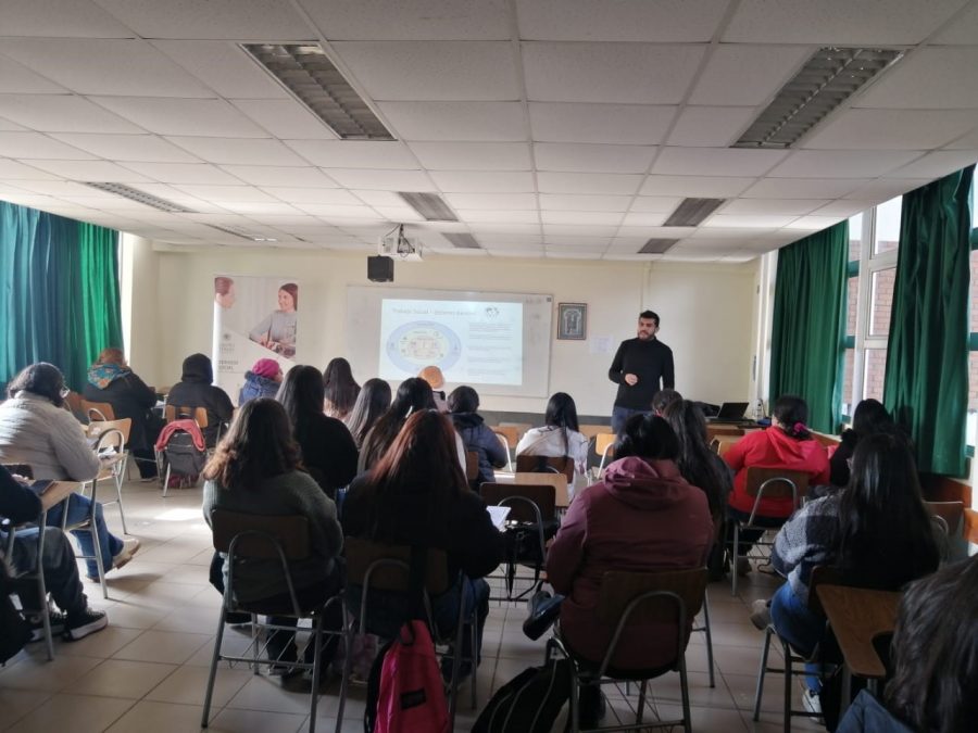 Académico de la UCM Curicó encabezó charlas magistrales sobre Trabajo Social Clínico en Chillán