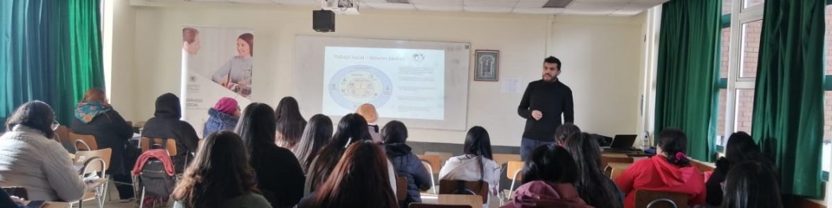 Académico de la UCM Curicó encabezó charlas magistrales sobre Trabajo Social Clínico en Chillán