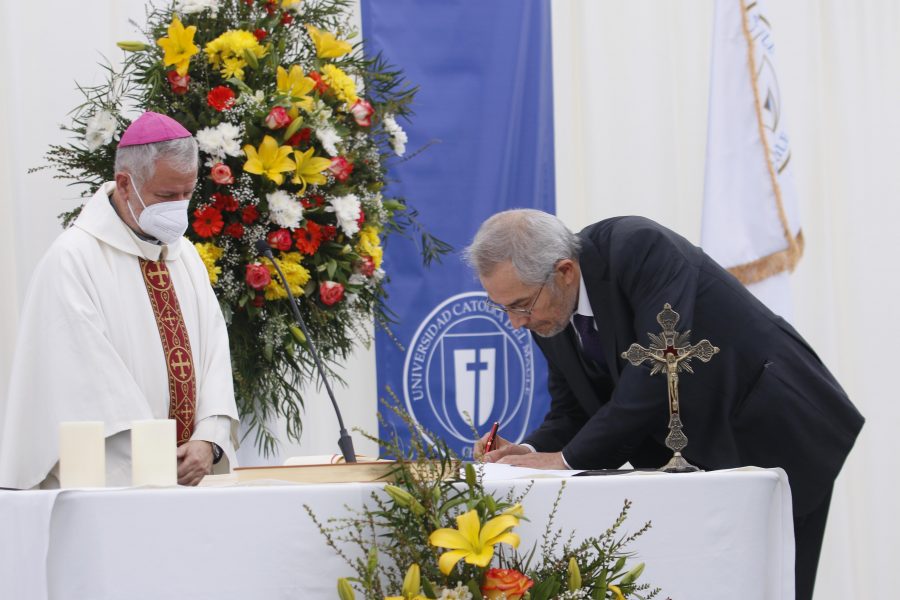 UCM celebró un nuevo aniversario marcado por el cambio de mando de rector