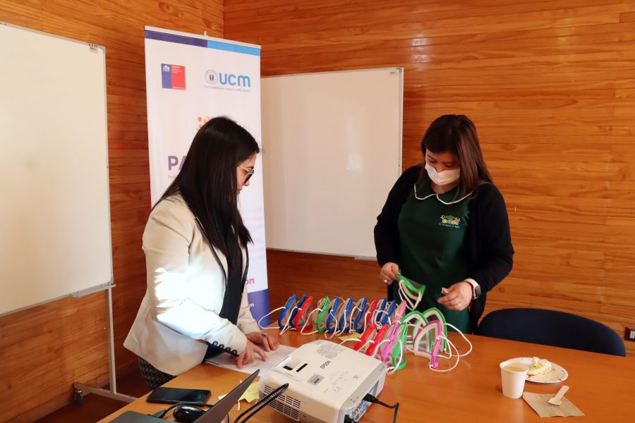 Jardines infantiles de Curicó recibieron mascarillas sociales inclusivas de parte de la UCM