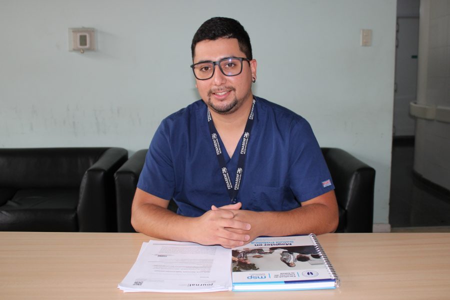 Óscar Quintanilla, Alumni Enfermería UCM: “Mi meta es apoyar las políticas públicas y ayudar a darle un vuelco al sistema de salud chileno”