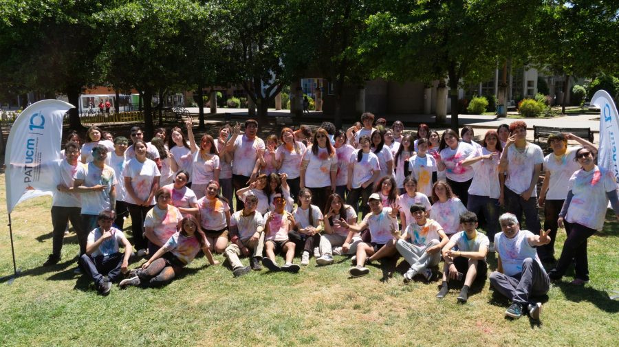 Estudiantes PAT finalizaron talleres 2025 con jornada de liderazgo y fiesta de colores