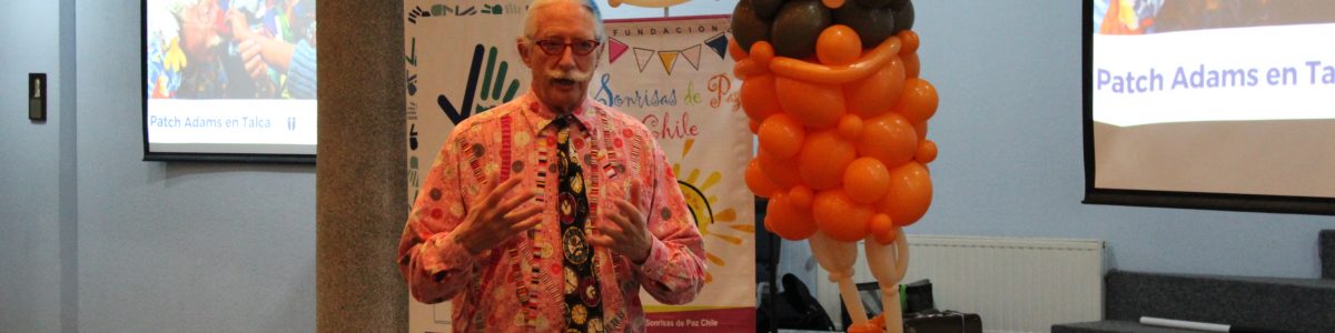 “La alegría de cuidar”: Patch Adams dictó conferencia en la UCM