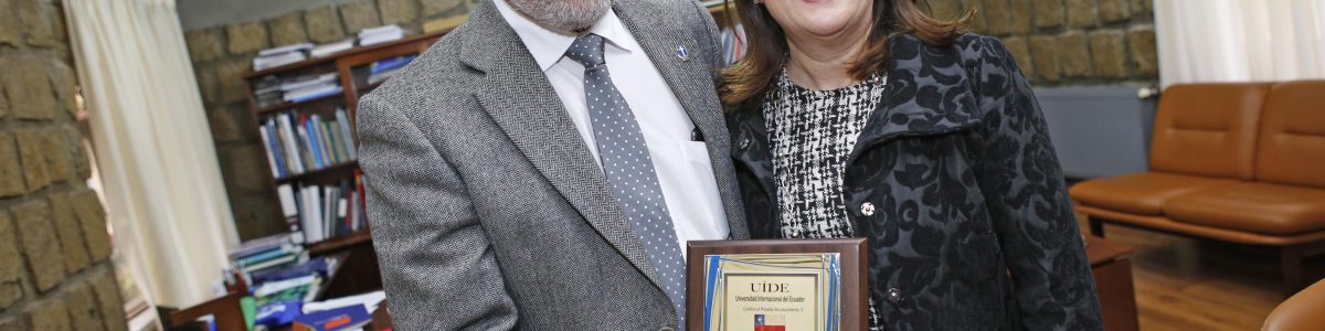 Académica UCM recibe reconocimiento tras destacada participación en Congreso Internacional en Ecuador