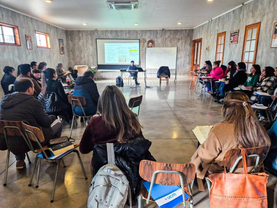 PROFESORES DE RELIGIÓN DE TALCA Y CURICÓ FORTALECEN SU FORMACIÓN TEOLÓGICA EN CURSO IMPARTIDO POR LA UCM