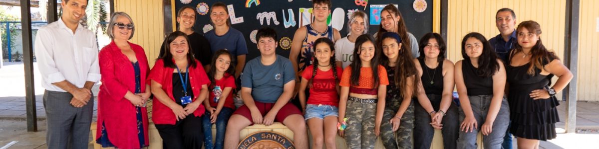 Niños y niñas de la Escuela Santa Elena pasaron sus vacaciones con estudiantes españoles