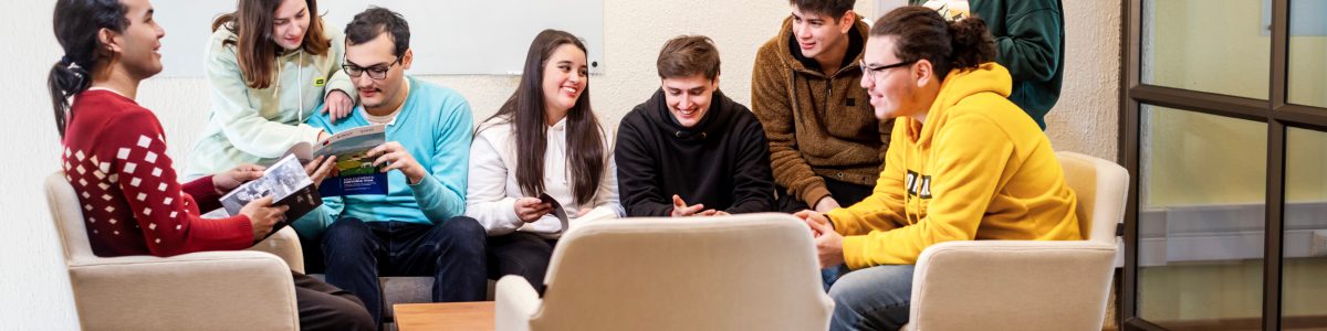 Programa A+A comienza difusión de Manual de Comunicación Efectiva con carreras de la UCM