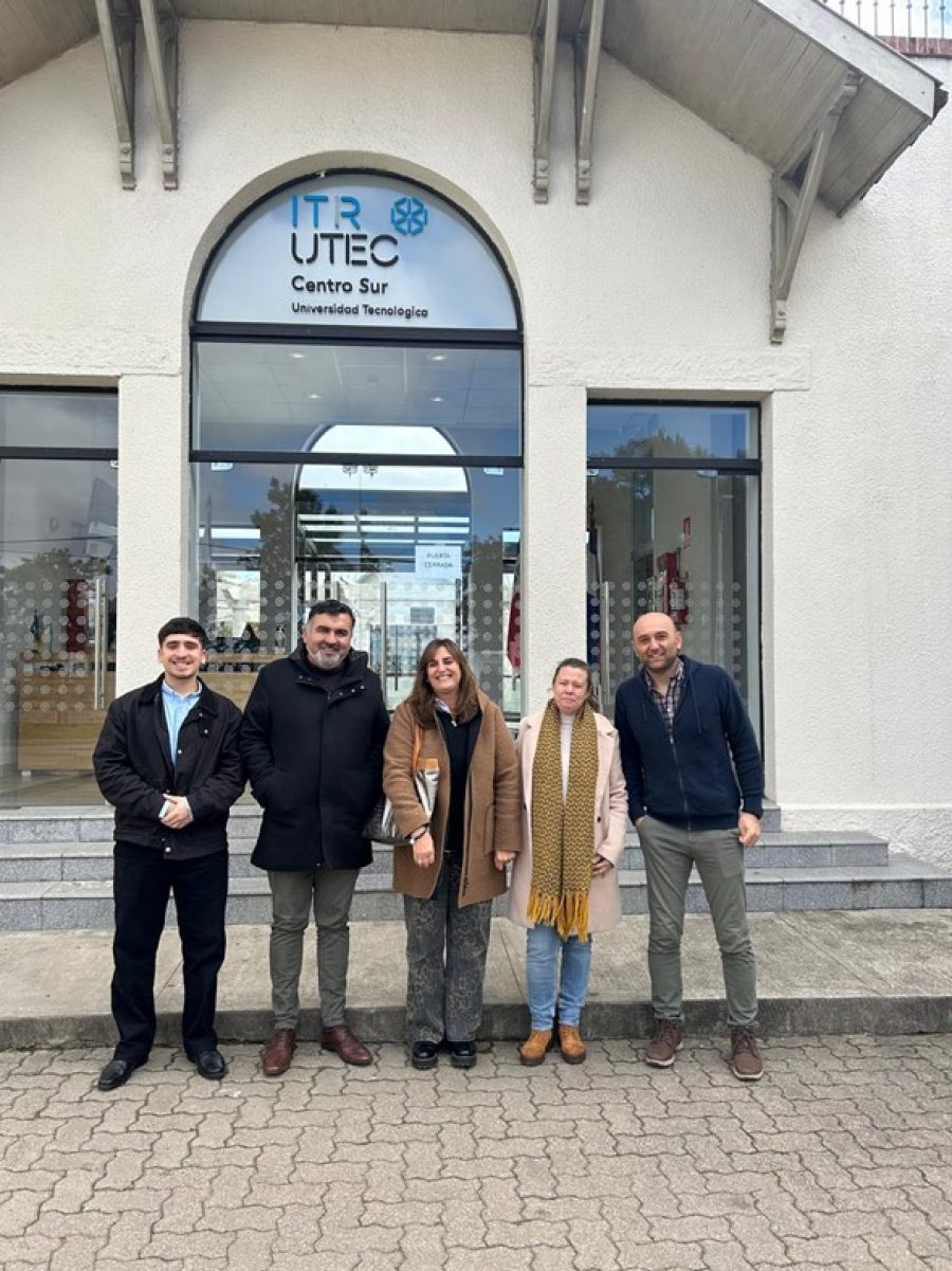 Académico y estudiante de la UCM proyectan desde Uruguay un nuevo modelo de aula universitaria con inteligencia artificial y teoría estadística