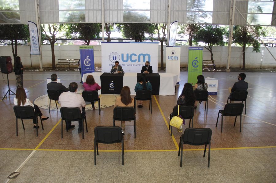 Adultos mayores y sus familias se beneficiarán gracias a convenio entre la UCM y el Municipio de Curicó
